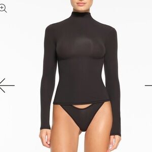 Skims turtleneck top size small